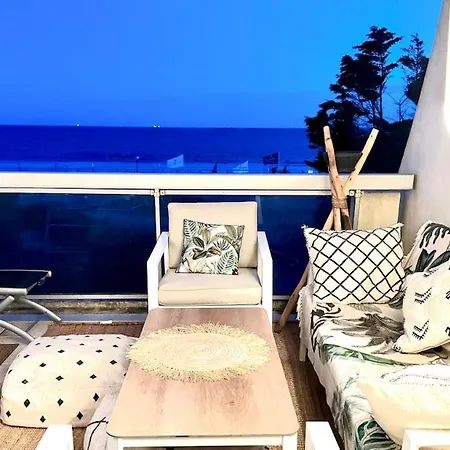 Les Pieds Dans Le Sable Apartment