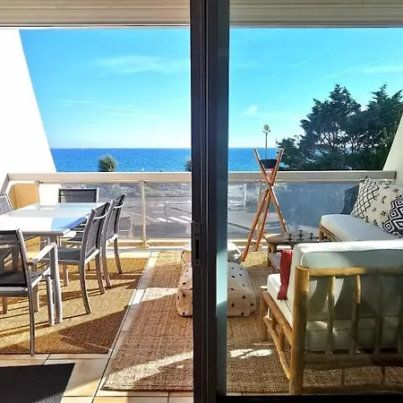 Les Pieds Dans Le Sable Apartment *
